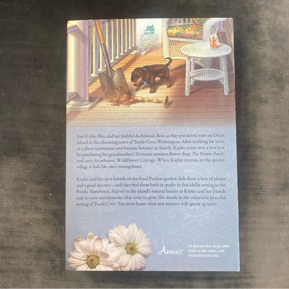 ⭐️Victorian Mansion Flower Shop Mysteries⭐️Digging Up Secrets by Sandra Orchard - Picture 2 of 2